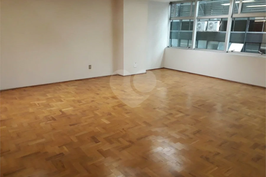 Conjunto Comercial na Av. Paulista, Anexo ao Metrô Brigadeiros
