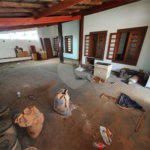 Casa térrea com 5 dormitórios, sendo 2 suítes.