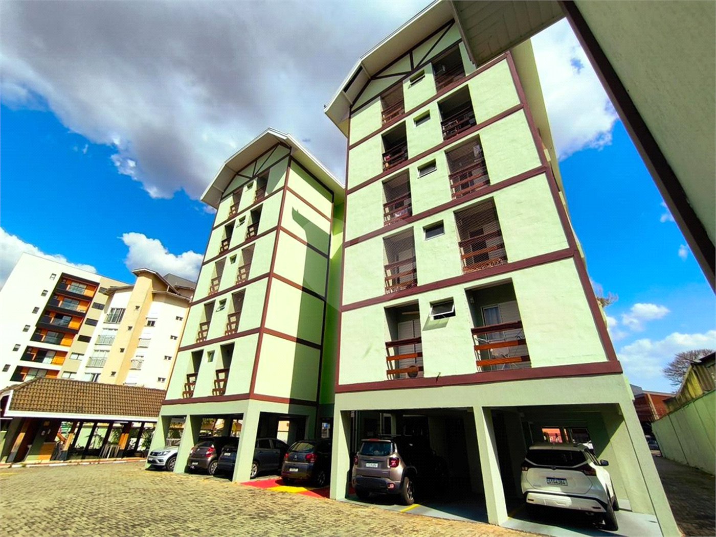 Apartamento à Venda e Locação com 3 Dormitórios - Atibaia Jardim - Atibaia/SP