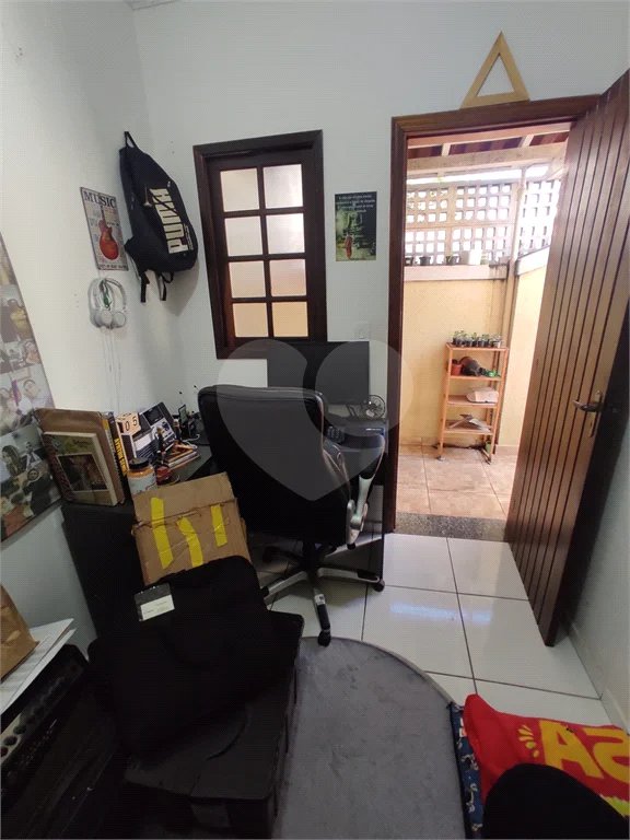 Sensacional sobrado c/ quintal e 3 dorms enormes com varanda! 12 min andando p/o metrô P Inglesa!