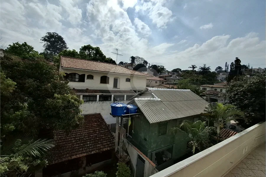 Casa à venda com 3 quartos, sendo 1 suíte, no condomínio Vila Arnoni, São Paulo - SP