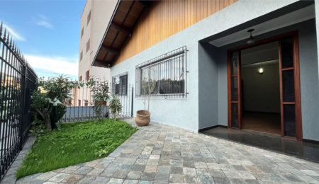 Casa à venda com 4 quartos, sendo 2 suítes,  em Santa Ângela, Poços de Caldas, MG