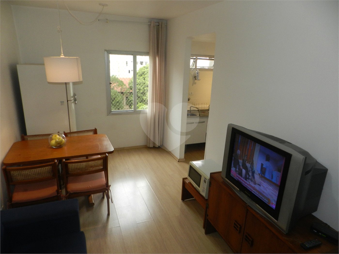 Apartamento mobiliado na Bela Vista de 36m² com 1 vaga de garagem.