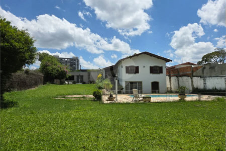 Casa Térrea com 3 quartos sendo 1 suíte. 1.400m² A/T. Jardim Floresta, Atibaia, SP