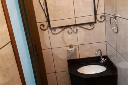 Casa térrea no Jardim Hikari para venda.