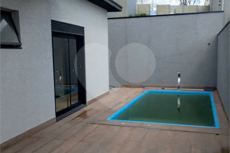 Casa em Atibaia com 3 dormitórios (1 suíte), sala 2 ambientes, piscina, 2 vagas de garagem, aceita financiamento