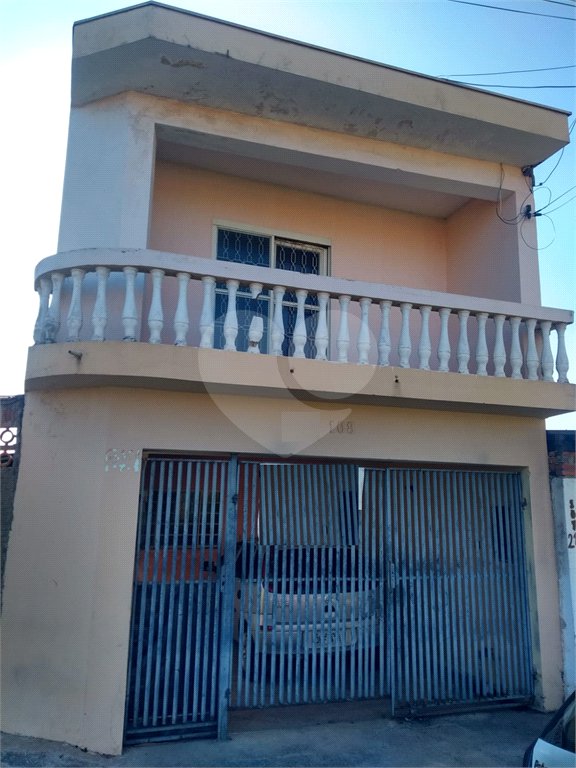 Sobrado no Cidade Aracy .