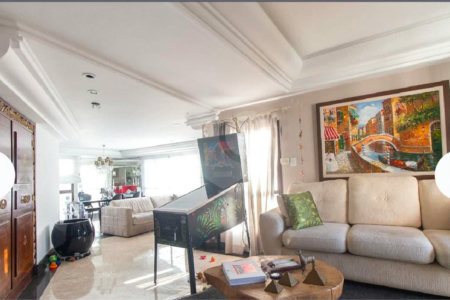Apartamento de 200m² com 3 dormitórios, 2 suítes e 3 vagas em condomínio 1 por andar.