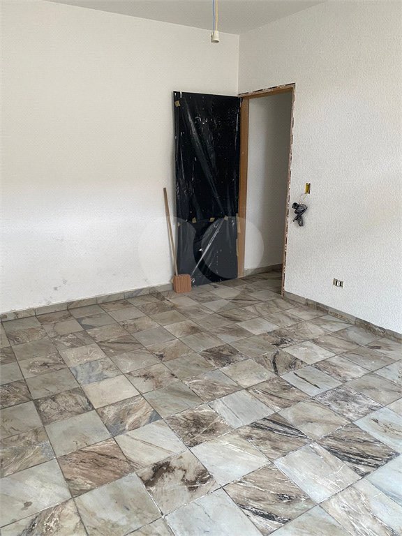 Casa térrea com 280m2, 3 dorms. - Saúde
