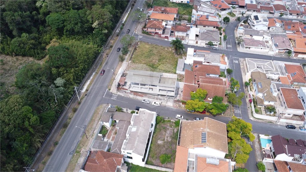Terreno 300m² à Venda próximo ao centro á poucos metros da Avenida Champagnat