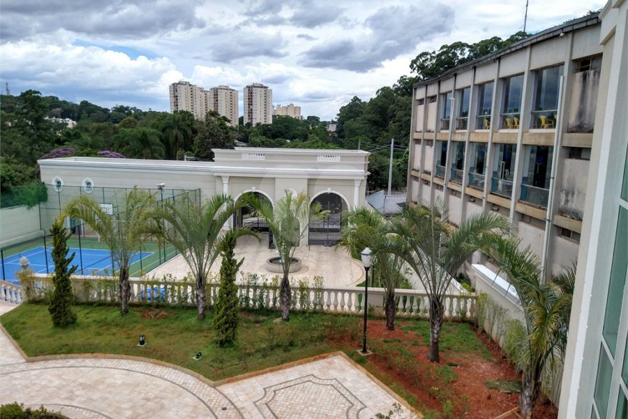 Condomínio de casas de alto padrão em estilo Neoclássico Francês