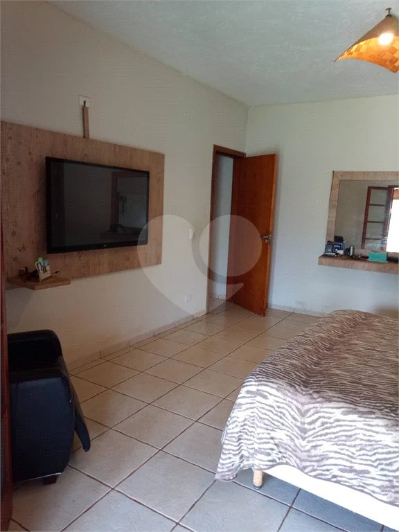 Chácara à venda. Ampla área de lazer. Aceita permuta com apartamento na praia