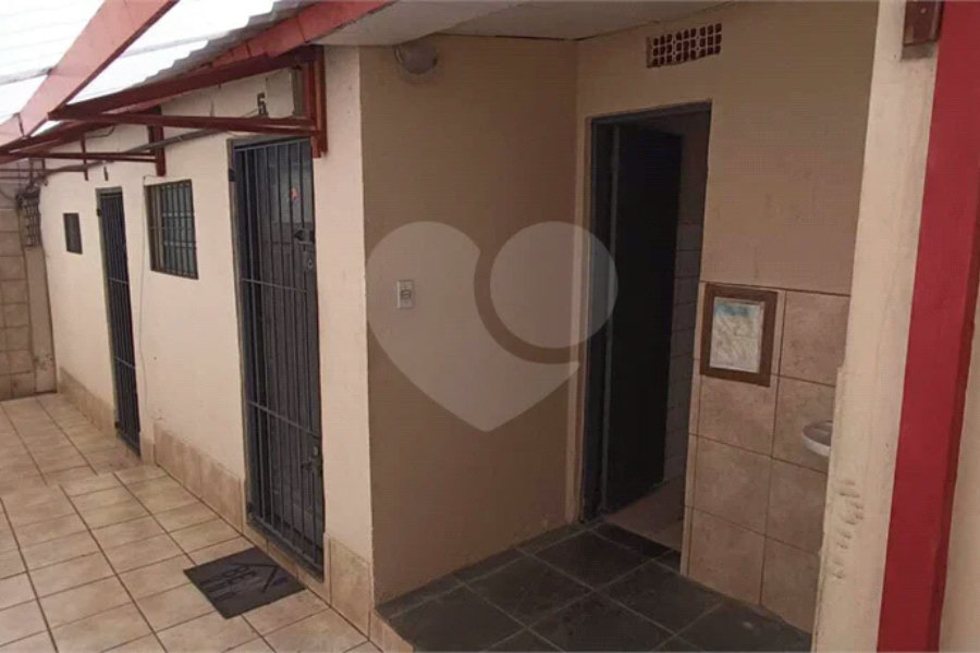 Oportunidade imperdível. Excelente opção de Investimento em Sobrado Comercial a Venda na Lapa. Único na Região.
