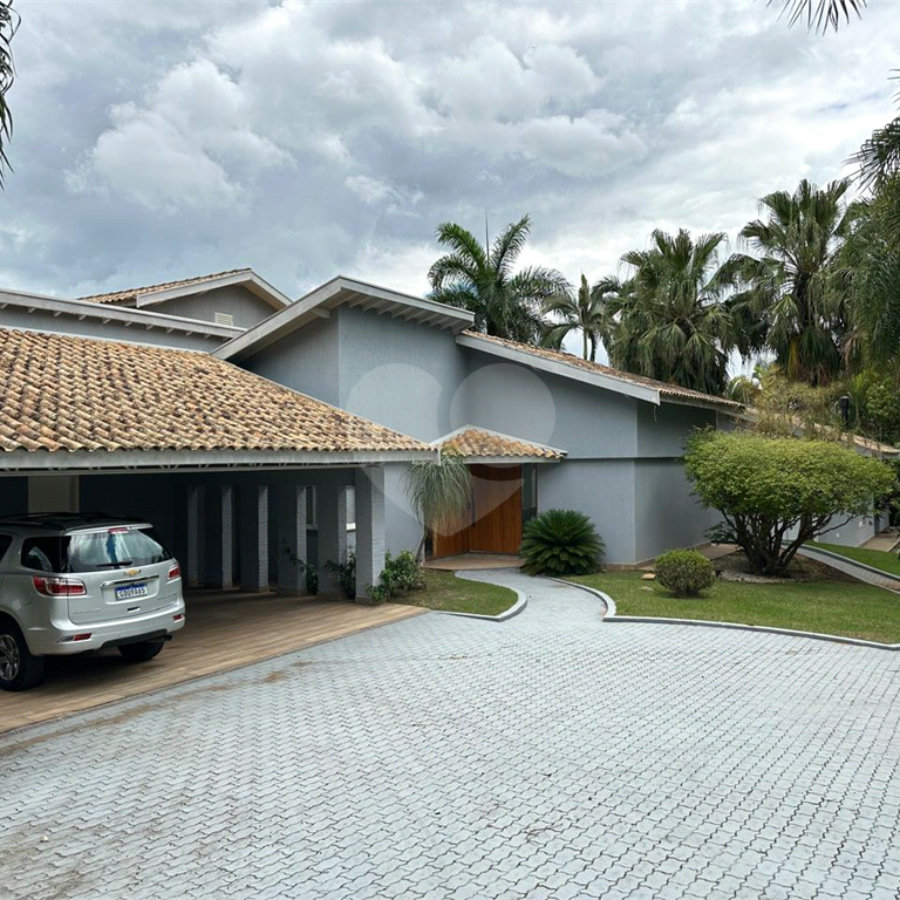 Chácara no Condomínio Vale das Laranjeiras em Indaiatuba SP - Venda - R$ 3,600.000,00 - Locaçao - R$ 30.000,00 mais encargos - Linda, espaçosa, aconchegante, acabamento de alto padrão em rua tranquila e arborizada, em um dos Condomínios mais valorizados de Indaiatuba. Com fácil acesso as principa