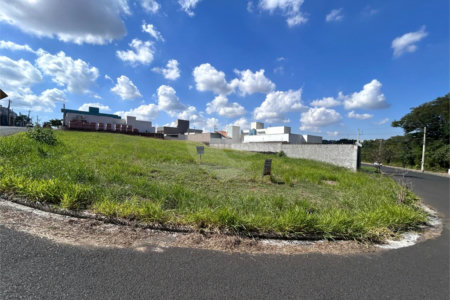 Terreno amplo localizado a venda.
