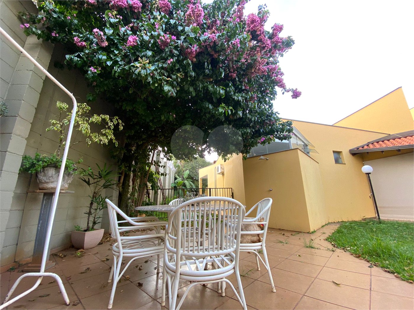 Casa térrea no Condomínio Parque Faber I