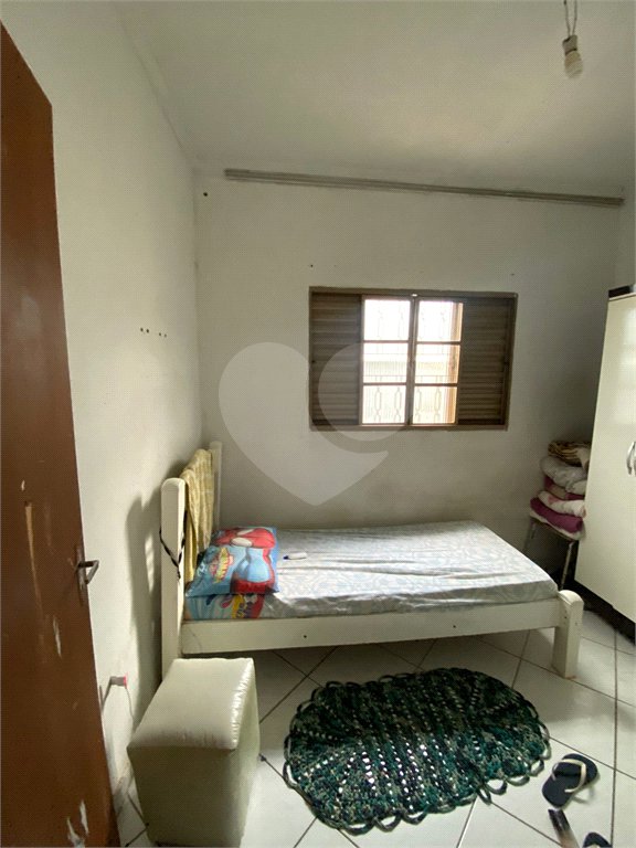 Casa Térrea com 2 dormitórios.