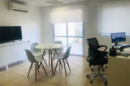 Otima sala comercial com sacada e uma vaga para auto no Nova América Office em Santo Amaro.