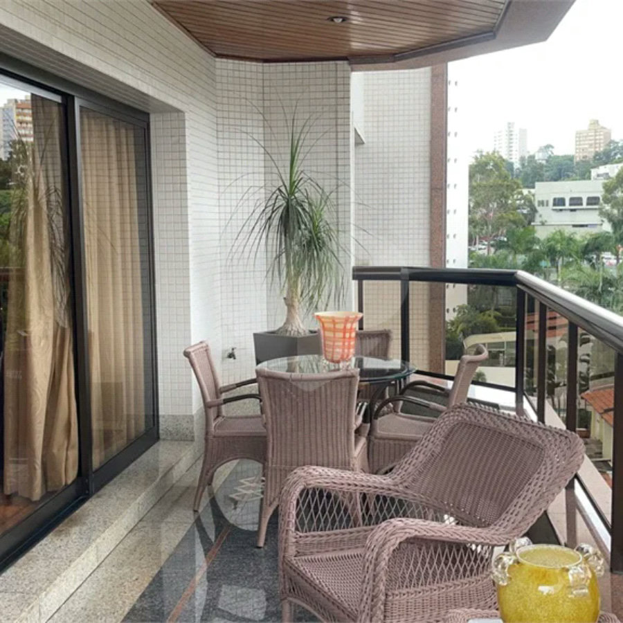 Apartamento com terraço 385m² 03 dormitórios sendo 2 suítes 5 vagas..Estuda Permuta.