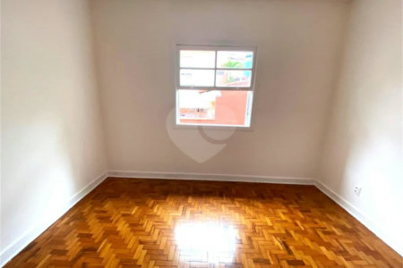 SOBRADO PARA VENDA OU LOCAÇÃO EM PERDIZES COM 3 DORM E 2 VAGAS DE GARAGEM
