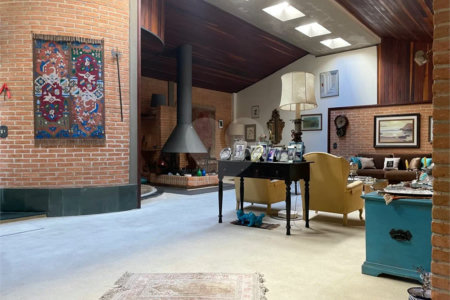Casa à venda, 742 m², com piscina, 5 suítes, em Embu das Artes