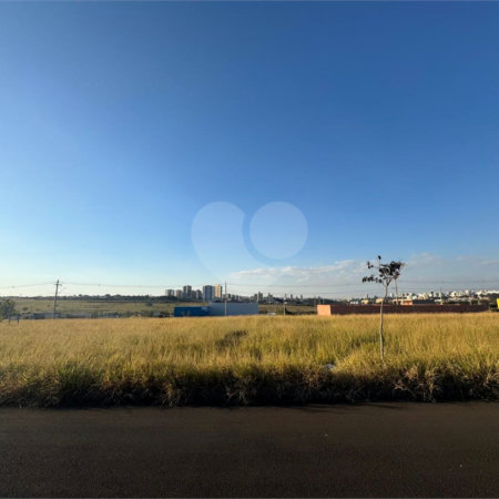 Terreno á venda com 250m2, em São Carlos.