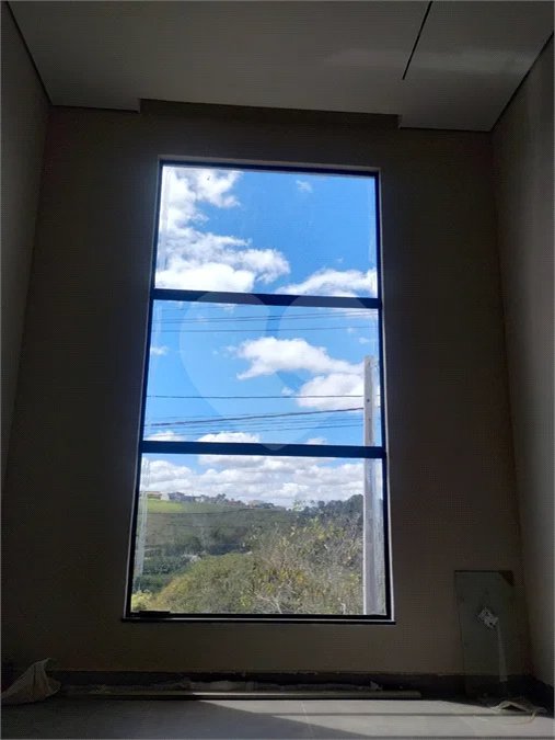 Casa em Atibaia com 3 dormitórios (1 suíte), sala 2 ambientes, piscina, 2 vagas de garagem, aceita financiamento