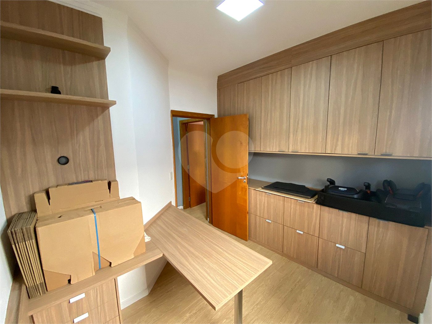 Casa térrea com piscina para venda no Condomínio Quebec.
