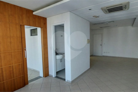 SALA COMERCIAL A VENDA 70M², 2 BANHEIROS, 2 VAGAS, JARDIM AQUARIUS - SÃO JOSÉ DOS CAMPOS/SP.
