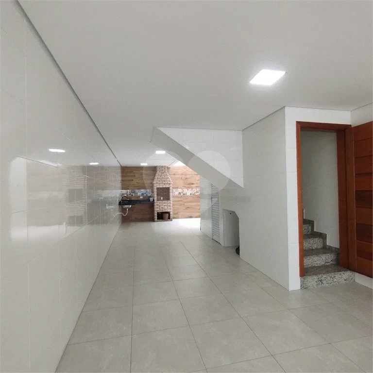 Sobrado à venda, 3 suítes, garagem, a 300 m do metrô Vila Matilde