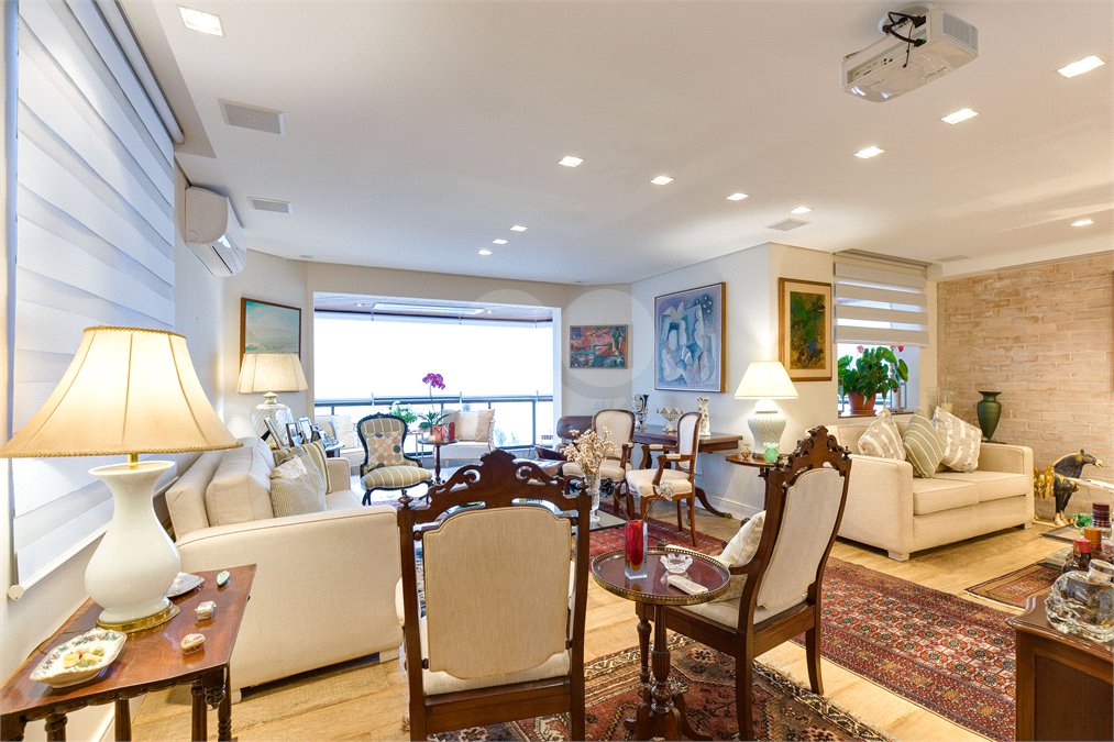 Apartamento à venda com 3 quartos, sendo 2 suítes, em Campo Belo, São Paulo, SP