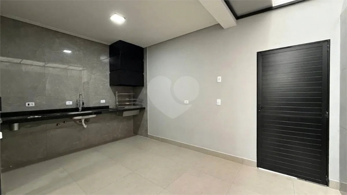 casa térrea, recém construida, 3 dormitórios sendo 1 suíte, 2 vagas de garagem, piscina e espaço gourmet