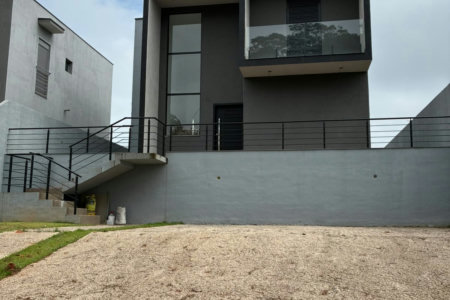 Sobrado à venda com 3 quartos, sendo 1 suíte, em Parque Rizzo, Cotia - SP