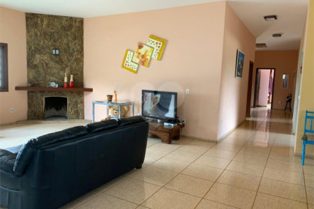 Casa ampla à venda no Vale das Flores em Atibaia