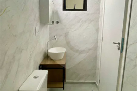 Sobrado com 3 andares, 350 m², 6 quartos, 2 suítes e 5 vagas para locação no Jardim Anália Franco!