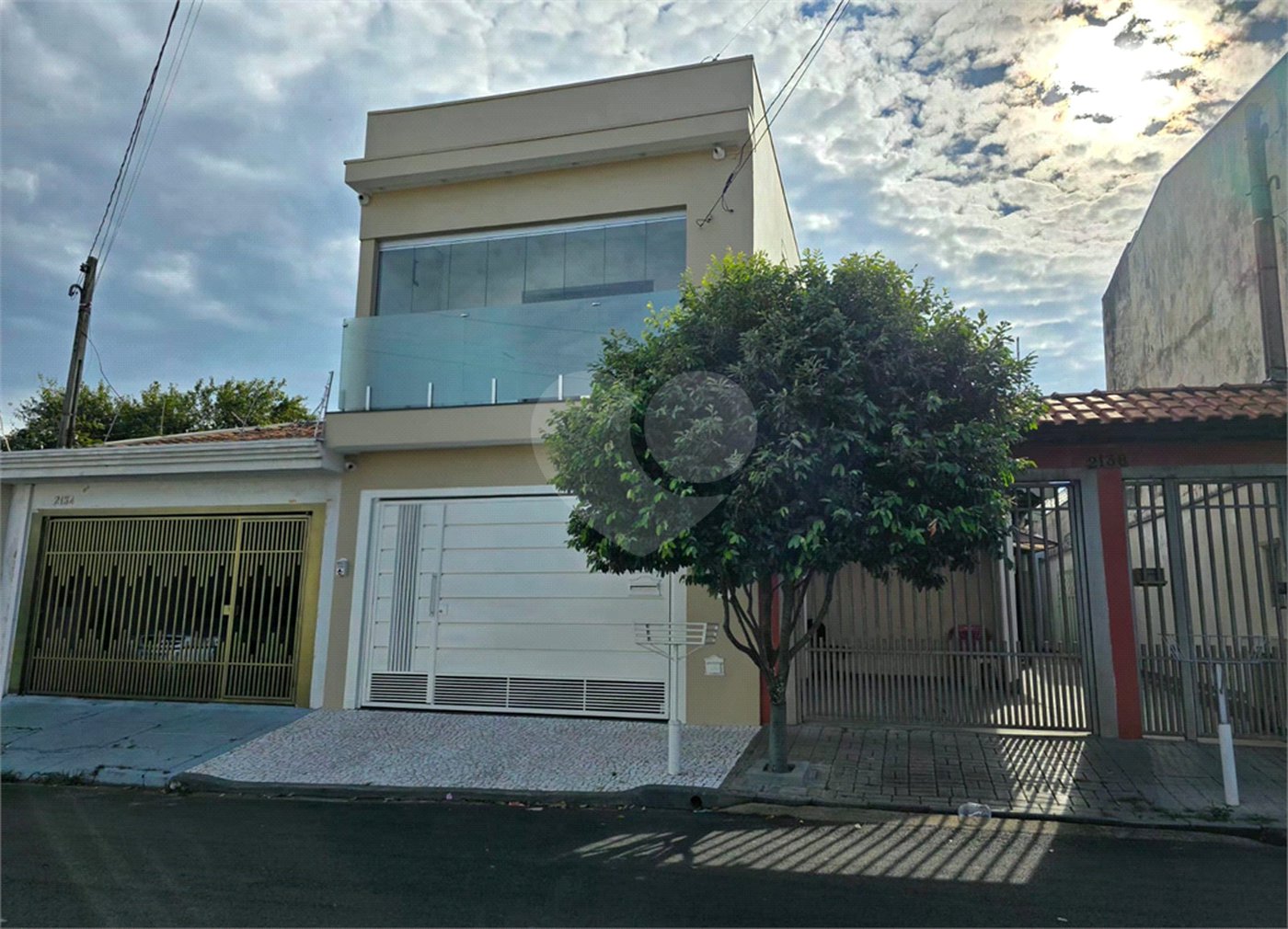 Sobrado 3 quartos 1 suíte e área de lazer