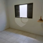 Casa Térrea com 2 dormitórios, sendo 1 suíte.