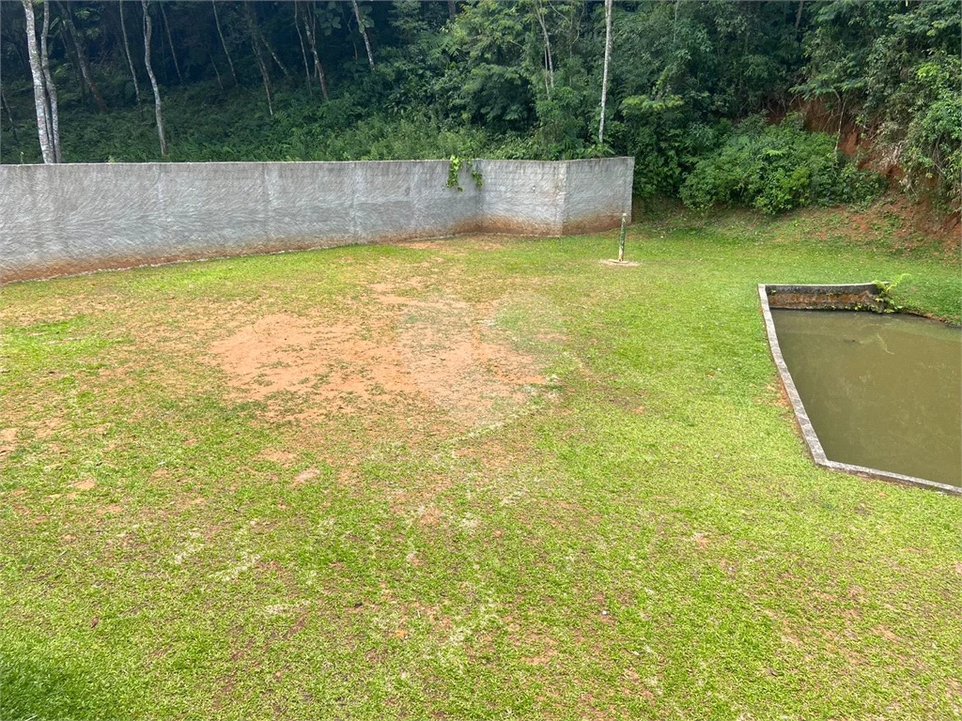 Vende-se chácara com lago Nazare Paulista com 3.000 m²