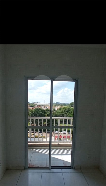 Apartamento no Condomínio Flor de Liz.