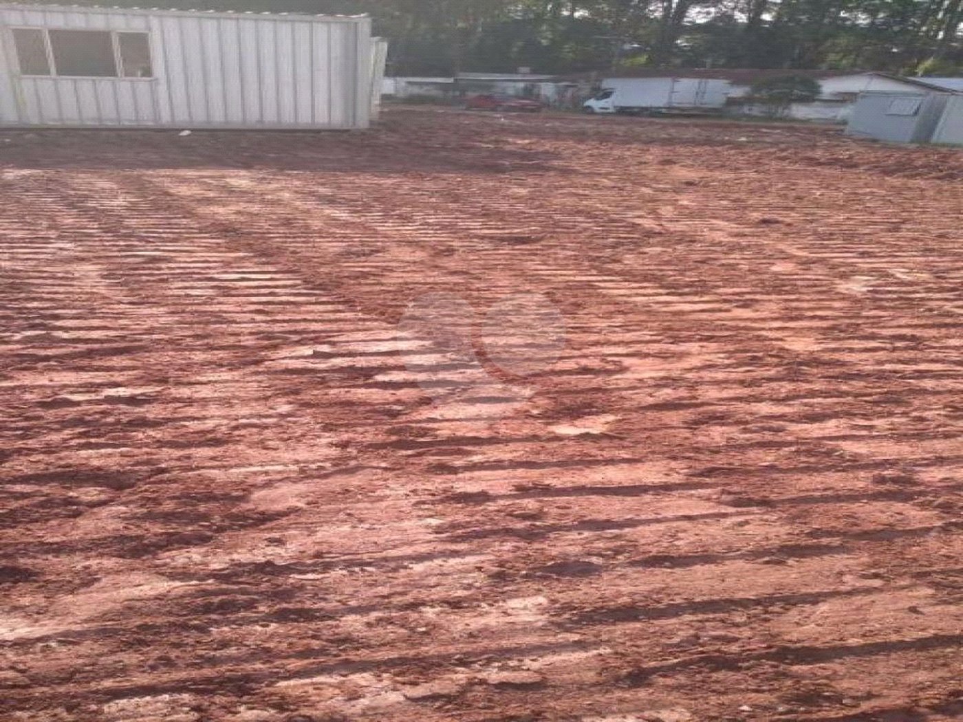 Terreno plano, com 12.000 M² disponivel para construção. Venha fazer uma visita.