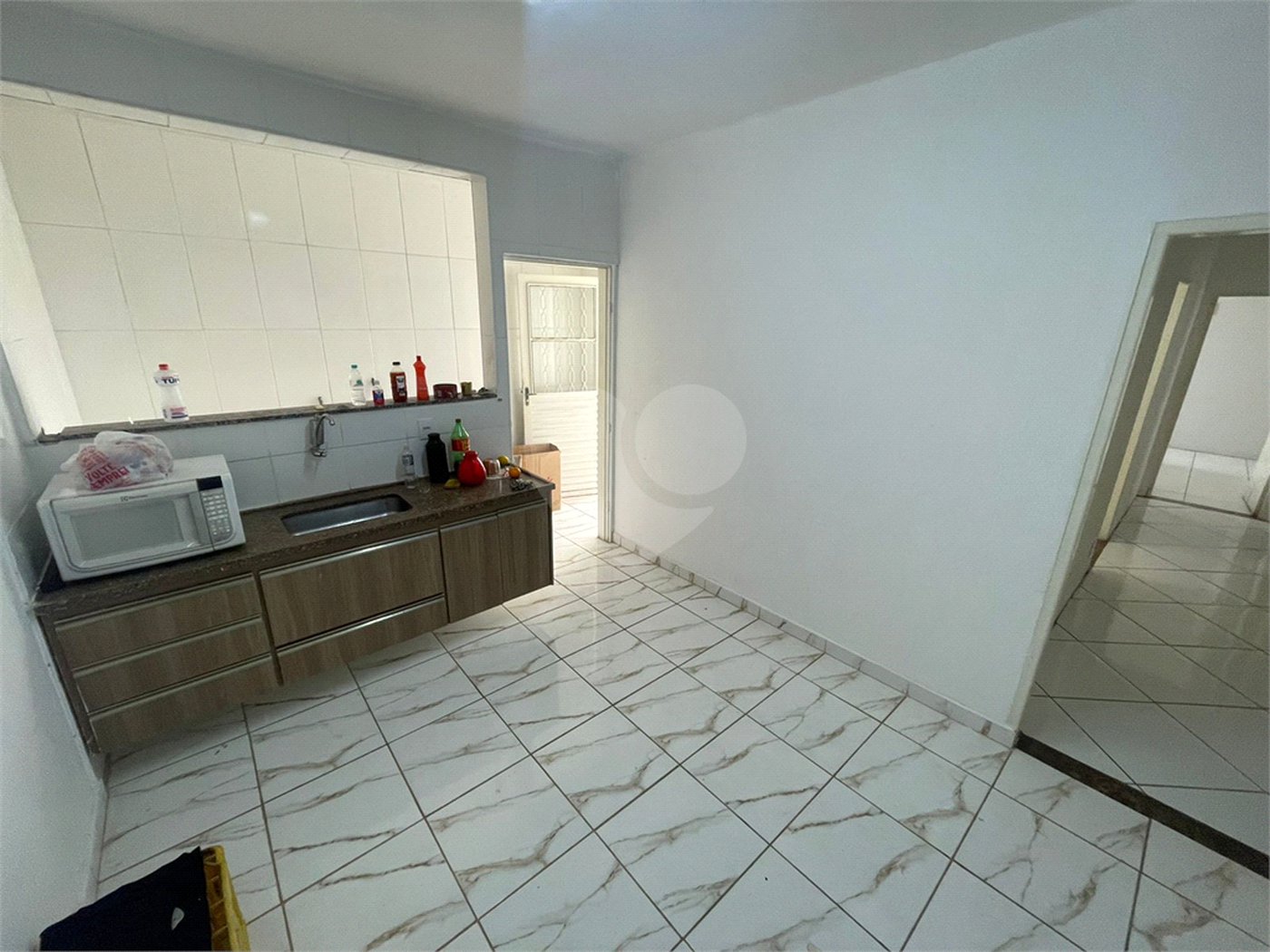 Casa térrea e salão comercial a venda no Jardim Bandeirantes.