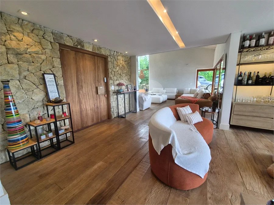 Casa em Condomínio de Alto Padrão no Suíça da Cantareira.