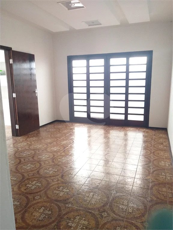 Casa à venda com 4 quartos, sendo 1 suíte,  no Centro, Vinhedo, SP