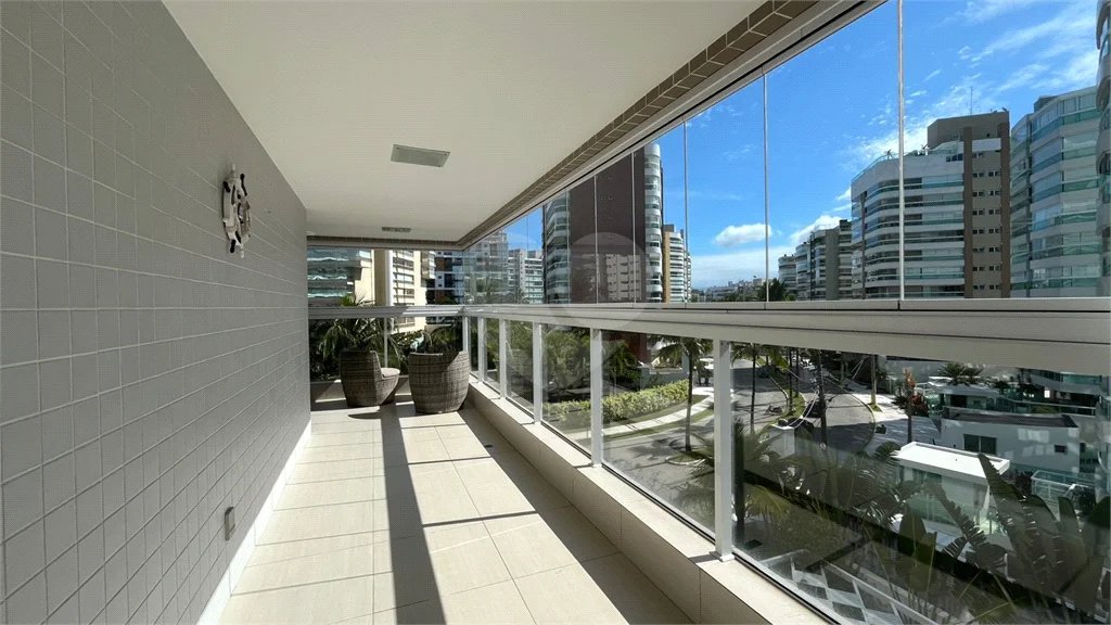 Apartamento à venda com 3 quartos, sendo 2 suítes,  em Riviera de São Lourenço, Bertioga, SP