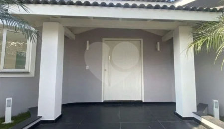 Sobrado à venda com 4 quartos, sendo 3 suítes,  em Dos Casa, São Bernardo do Campo, SP