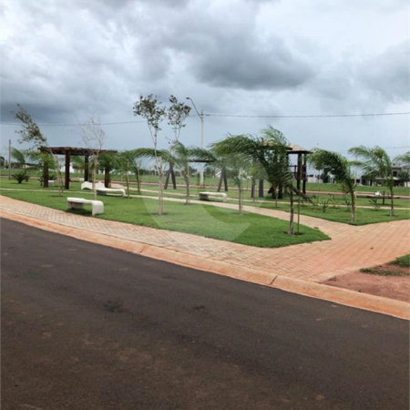 Terreno no Condomínio Residencial Vila Madalena.