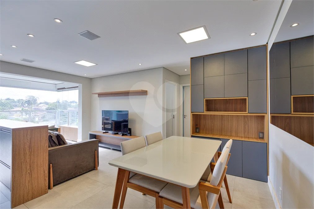 Apartamento com 68m² sala 02 ambientes, 02 dormitórios, sendo 01 suíte banheiro social e vaga no subsolo.! Venha conhecer!
