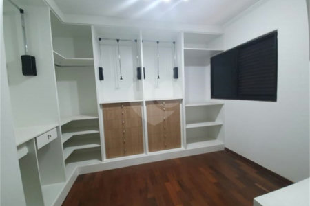 Apartamento Cobertura, no Condomínio Porto Sol.