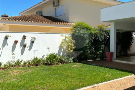 Casa à Venda de 4 dormitórios suítes em São Carlos, no Condomínio Damha I