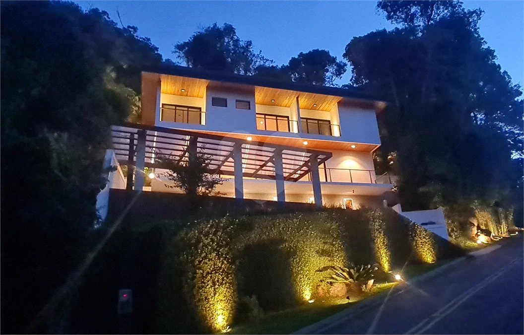 Casa à venda com 3 suítes no condomínio Alpes da Cantareira, Mairiporã - SP
